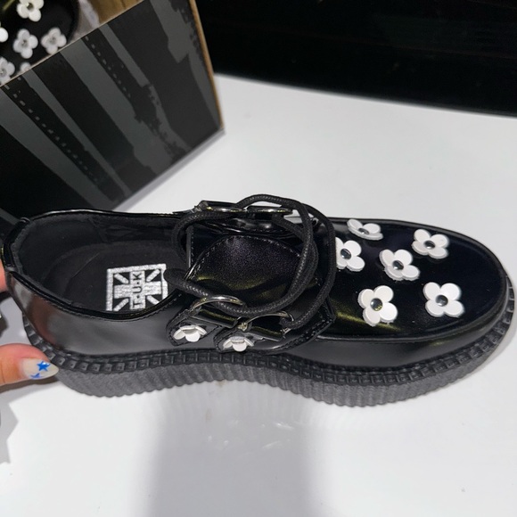 Brand new TUK leather flower loafers - Picture 2 of 4